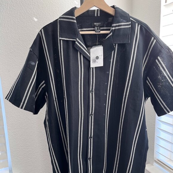 Forever 21 Men’s Black Striped Button Up Shirt – Size L – New With Tag - Picture 1 of 6